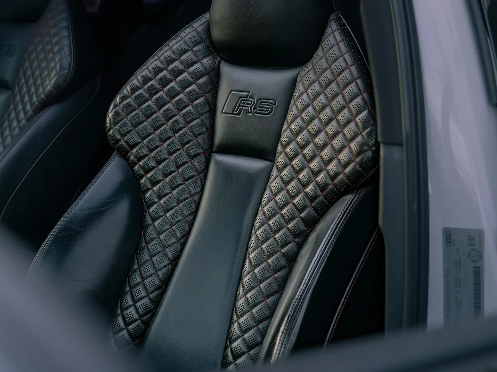 Intérieur cuir d'un véhicule avec chauffeur